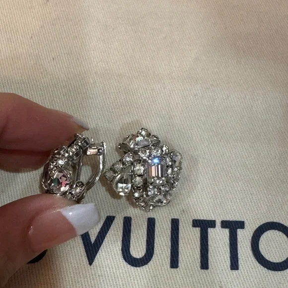 Vintage floral shaped Silver Crystal clip on Earrings - Picture 2 of 4